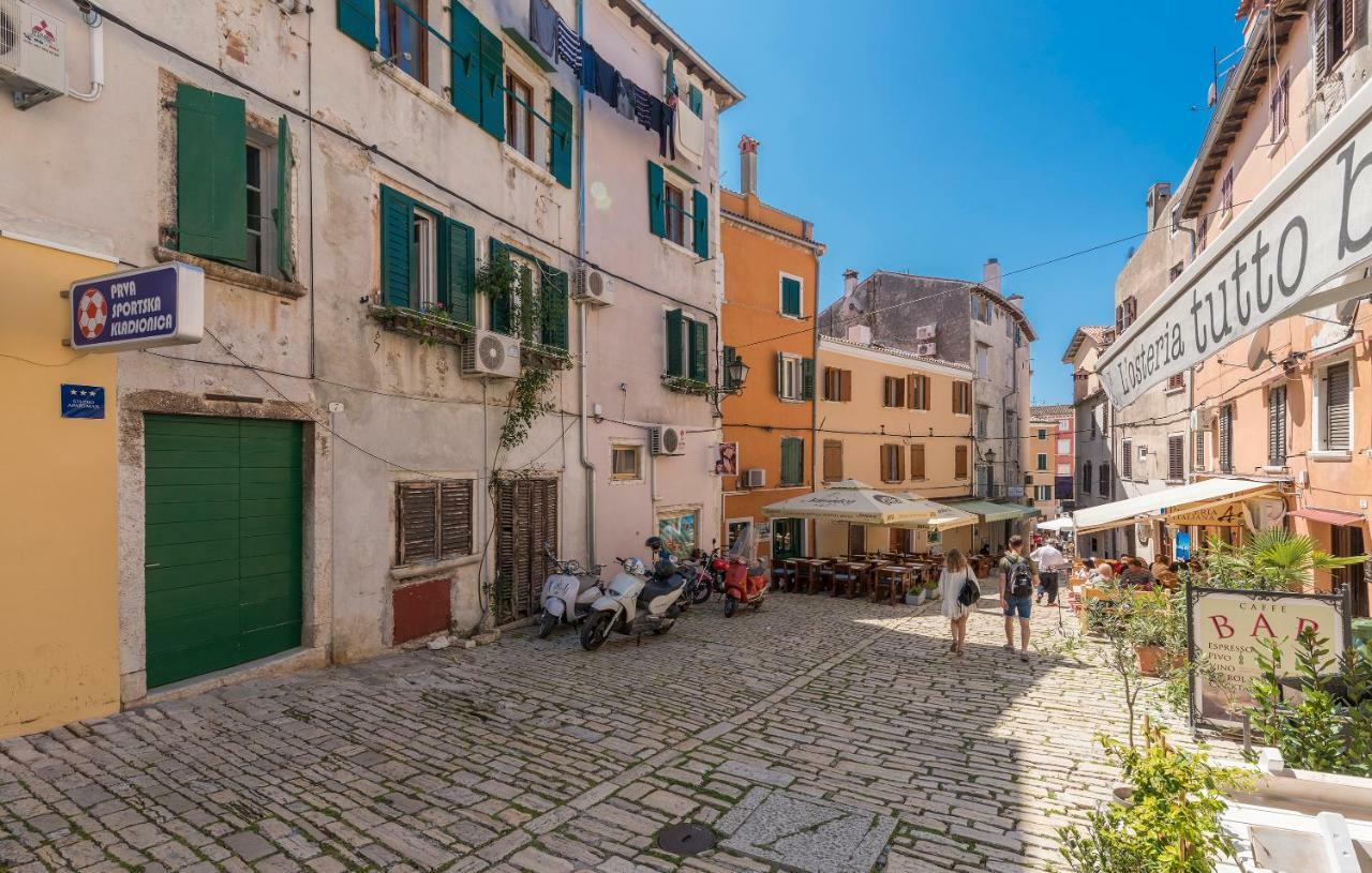 Heritage De Amicis Apartment Rovigno Esterno foto