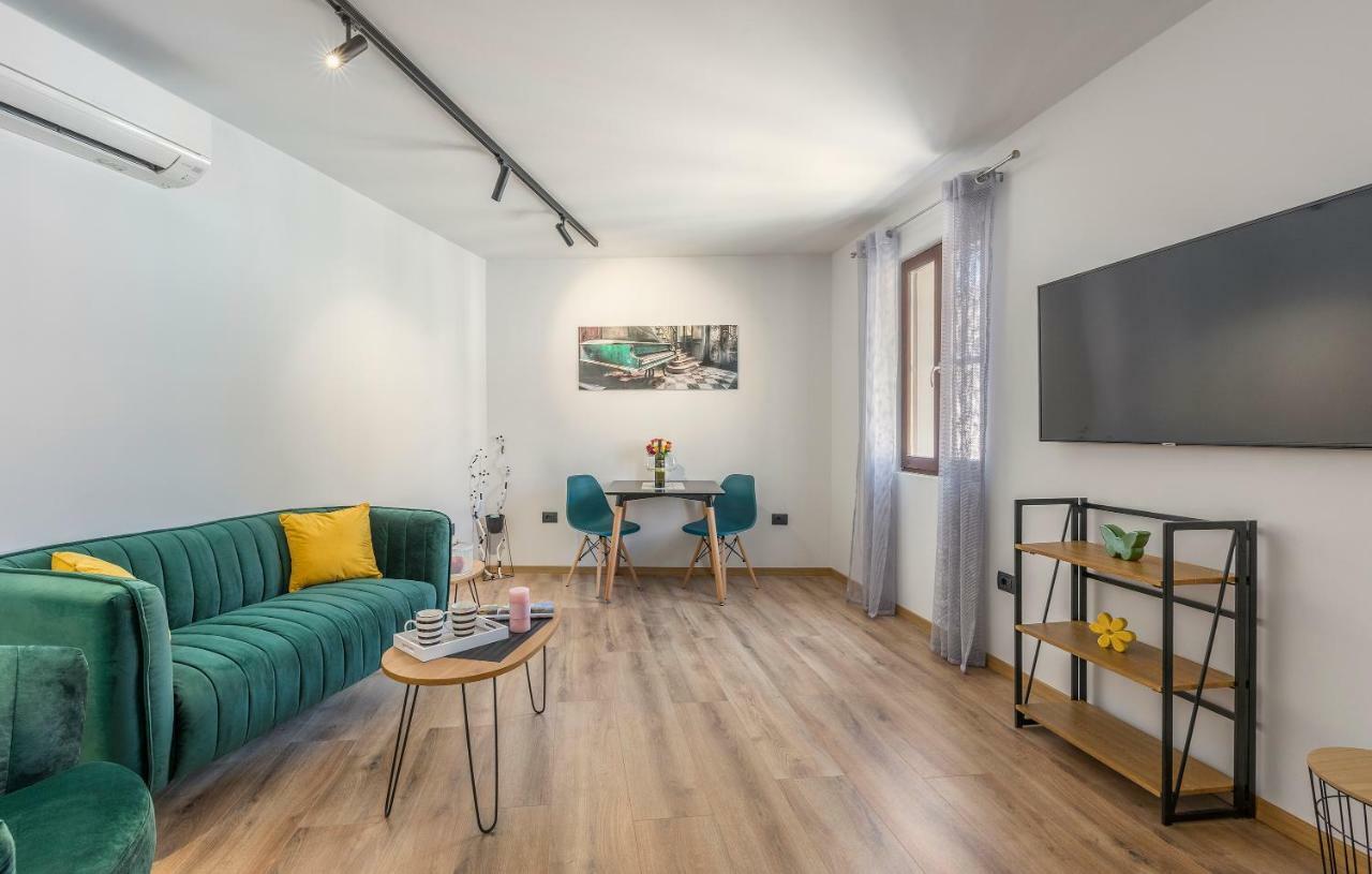 Heritage De Amicis Apartment Rovigno Esterno foto