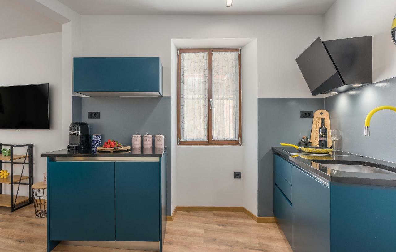 Heritage De Amicis Apartment Rovigno Esterno foto
